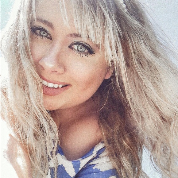 Meet your Posher, Kari Beth - Picture 1 of 5